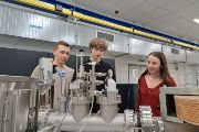 Radioactive Day 2025 - students in the Milea accelerator laboratory